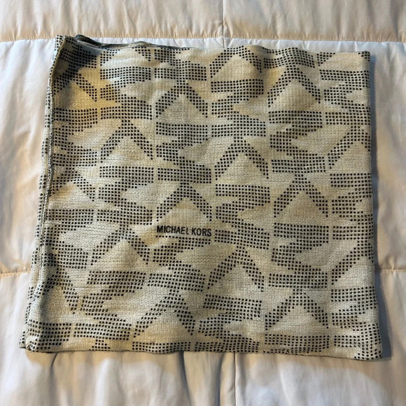 Michael Kors Infinity Scarf  Gorgeous - Picture 1 of 5